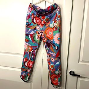 Never worn Dolce & Gabbana workout style pants with removable stirrups.